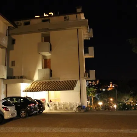 Eden Hotel 3*